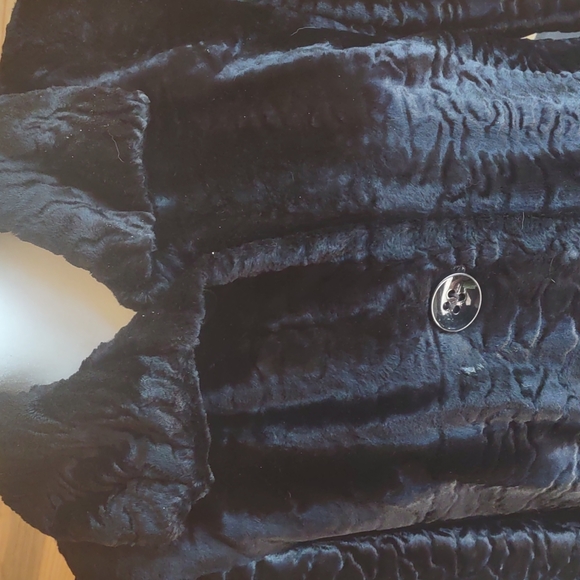 Elegant Faux Fur Coat - Picture 3 of 8